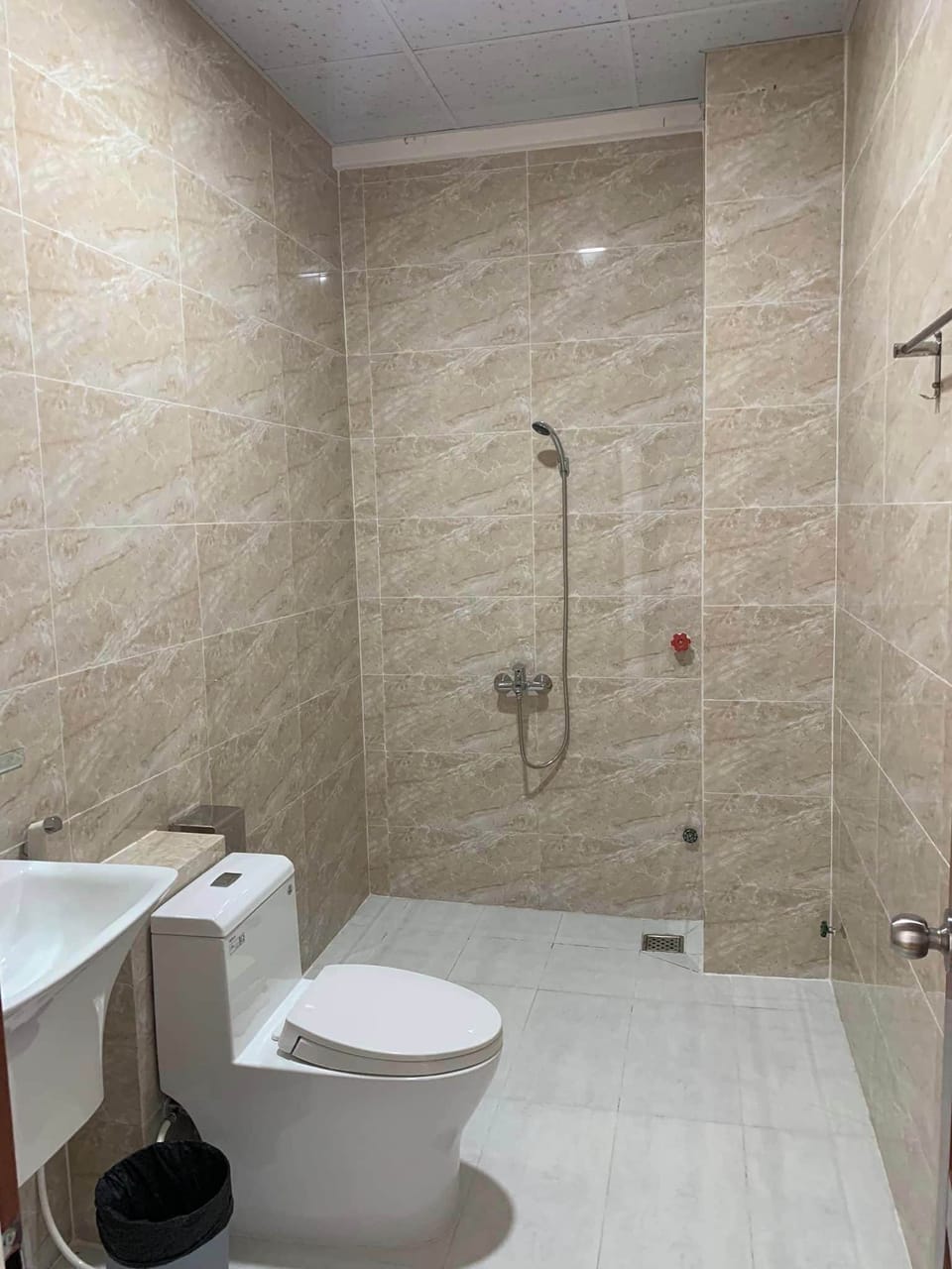 Family Double Room | Bathroom | Free toiletries