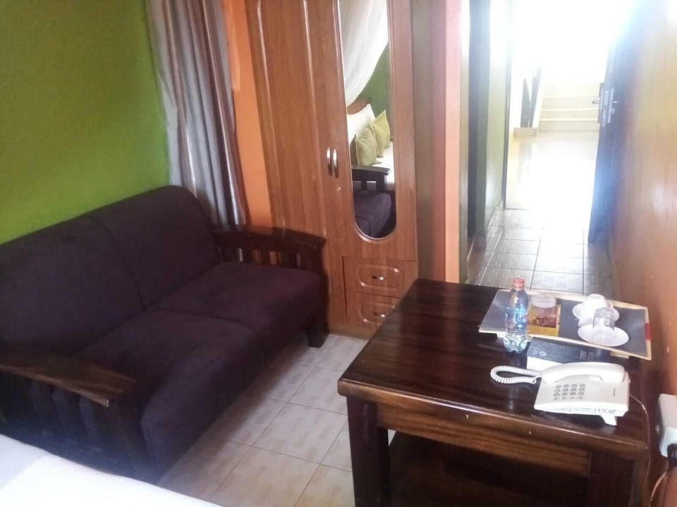 Deluxe Room, Balcony, Courtyard View | Desk, laptop workspace, free WiFi