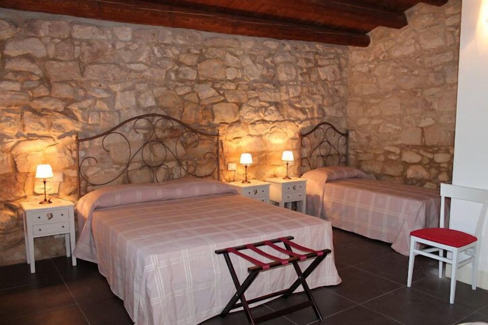 Superior Room, 1 Bedroom, Garden View, Annex Building | Premium bedding, minibar, in-room safe, desk