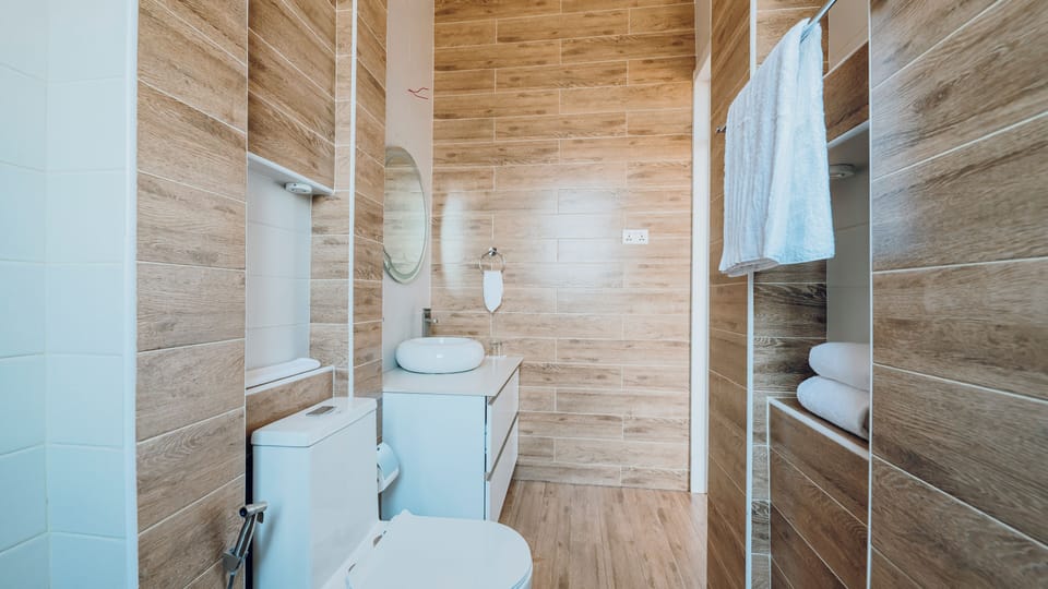 Comfort Double Room, Balcony, City View | Bathroom | Spring water tub, designer toiletries, bathrobes, slippers