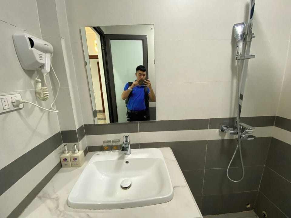 Standard Double Room Single Use | Bathroom
