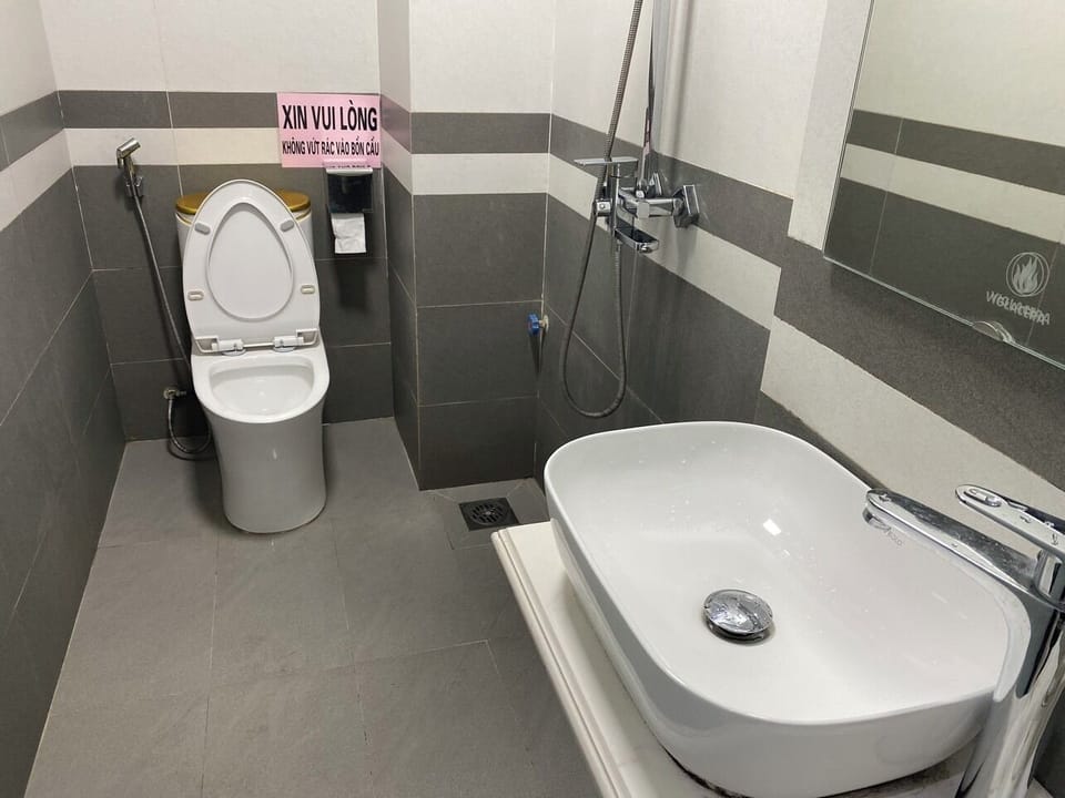 Standard Double Room Single Use | Bathroom