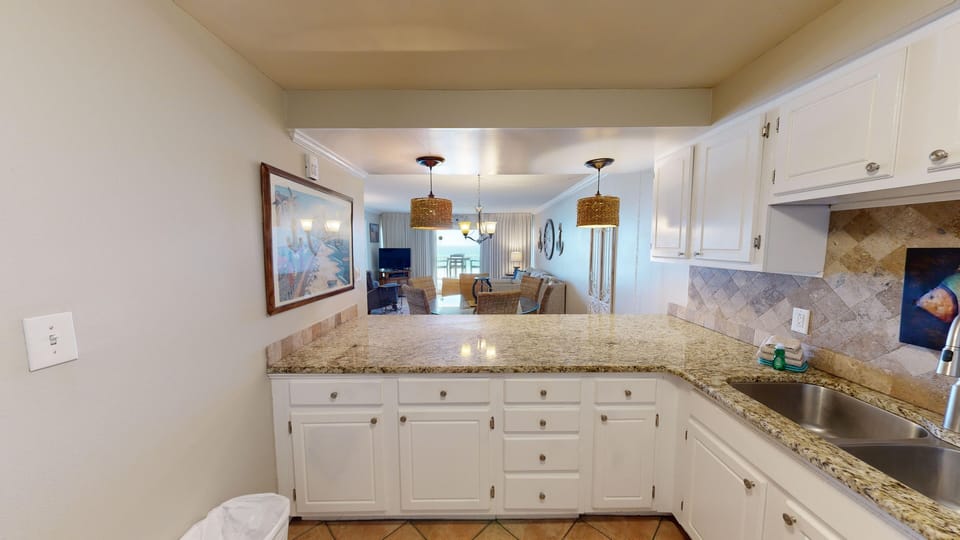 Condo, 2 Bedrooms | Private kitchen | Fridge, oven, coffee/tea maker, toaster