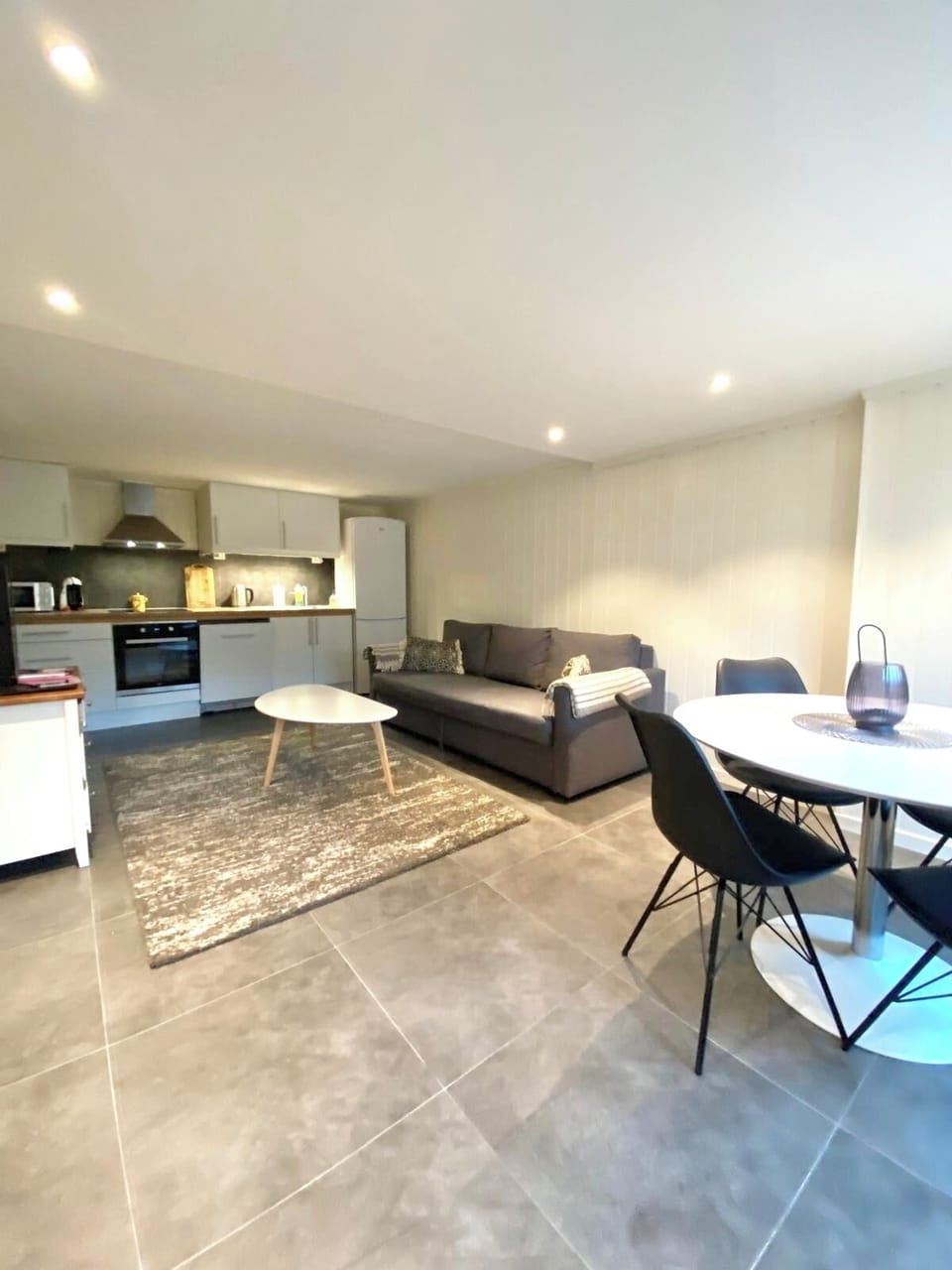 Family Apartment | Desk, blackout drapes, free WiFi, bed sheets