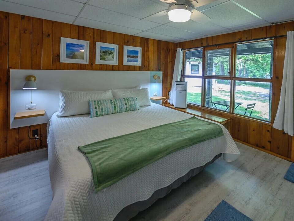 Superior Studio (SWS) | Free WiFi, bed sheets