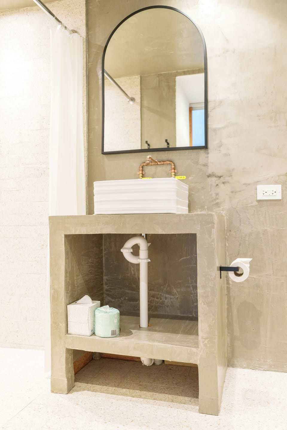 Loft | Bathroom | Shower, free toiletries, towels, soap