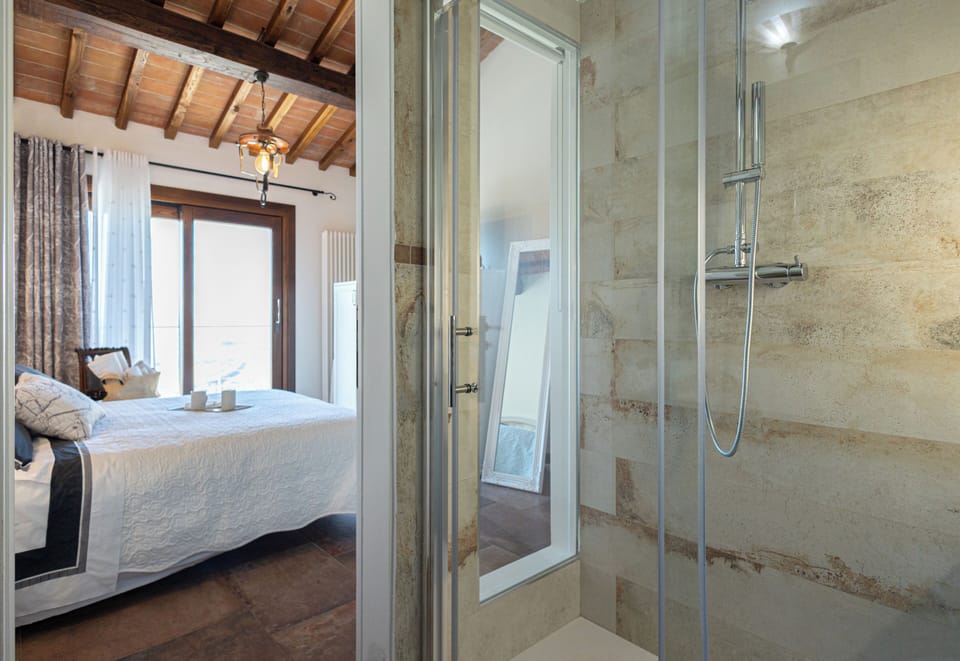 Room, 1 Queen Bed, Lake View | Bathroom | Shower, hydromassage showerhead, designer toiletries, hair dryer