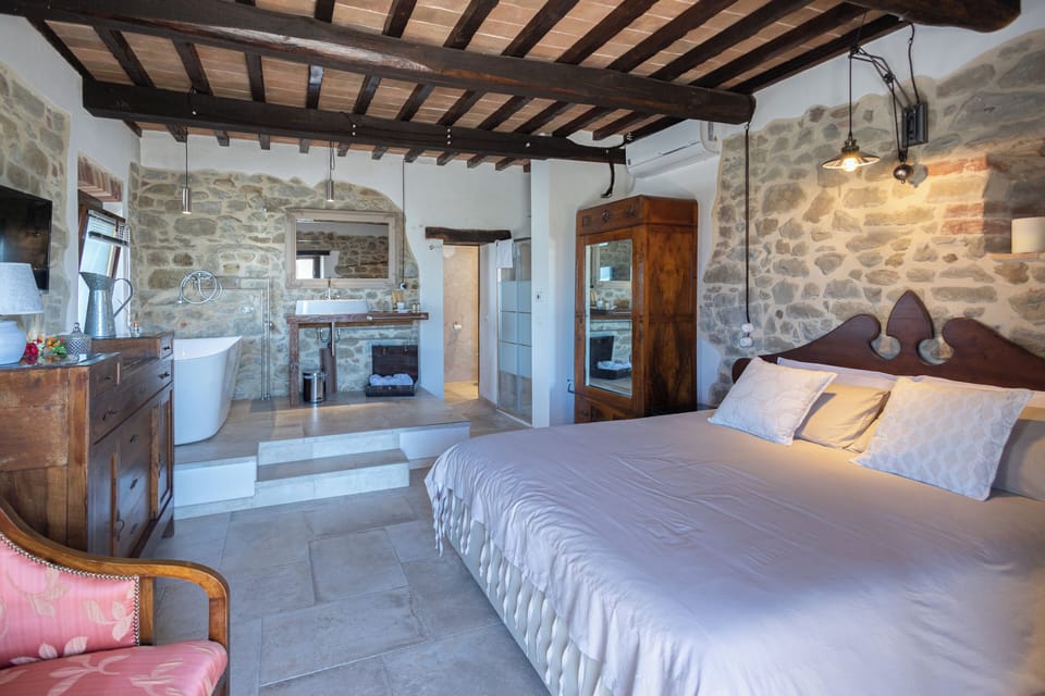 Room, 1 Queen Bed, Lake View | Frette Italian sheets, premium bedding, down comforters, minibar