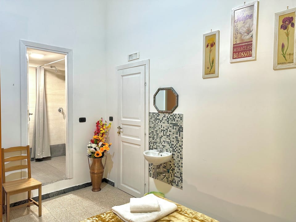 City Triple Room, Courtyard View | Premium bedding, memory foam beds, individually decorated
