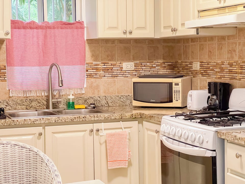 Apartment, 1 Bedroom, Balcony, Garden View | Private kitchen
