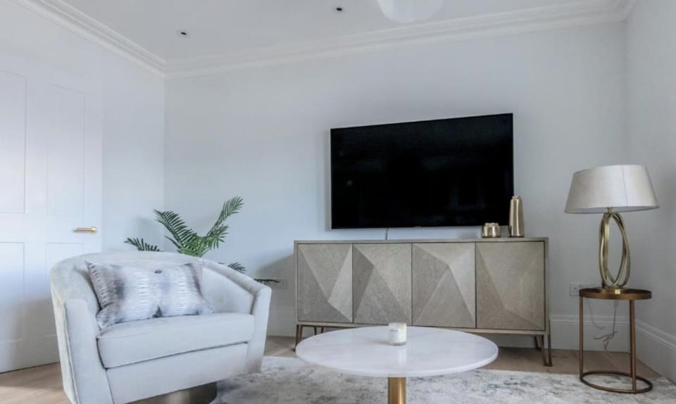 City Apartment | Living area