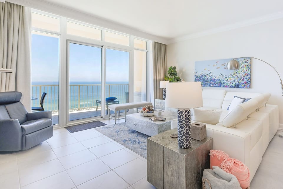 Condo, 3 Bedrooms | Living area