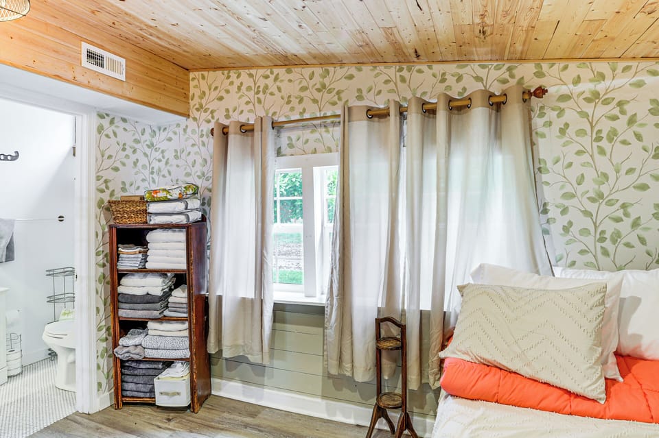 Cozy Carterville Home: 3 Mi to Crab Orchard Lake! Cottage in Illinois