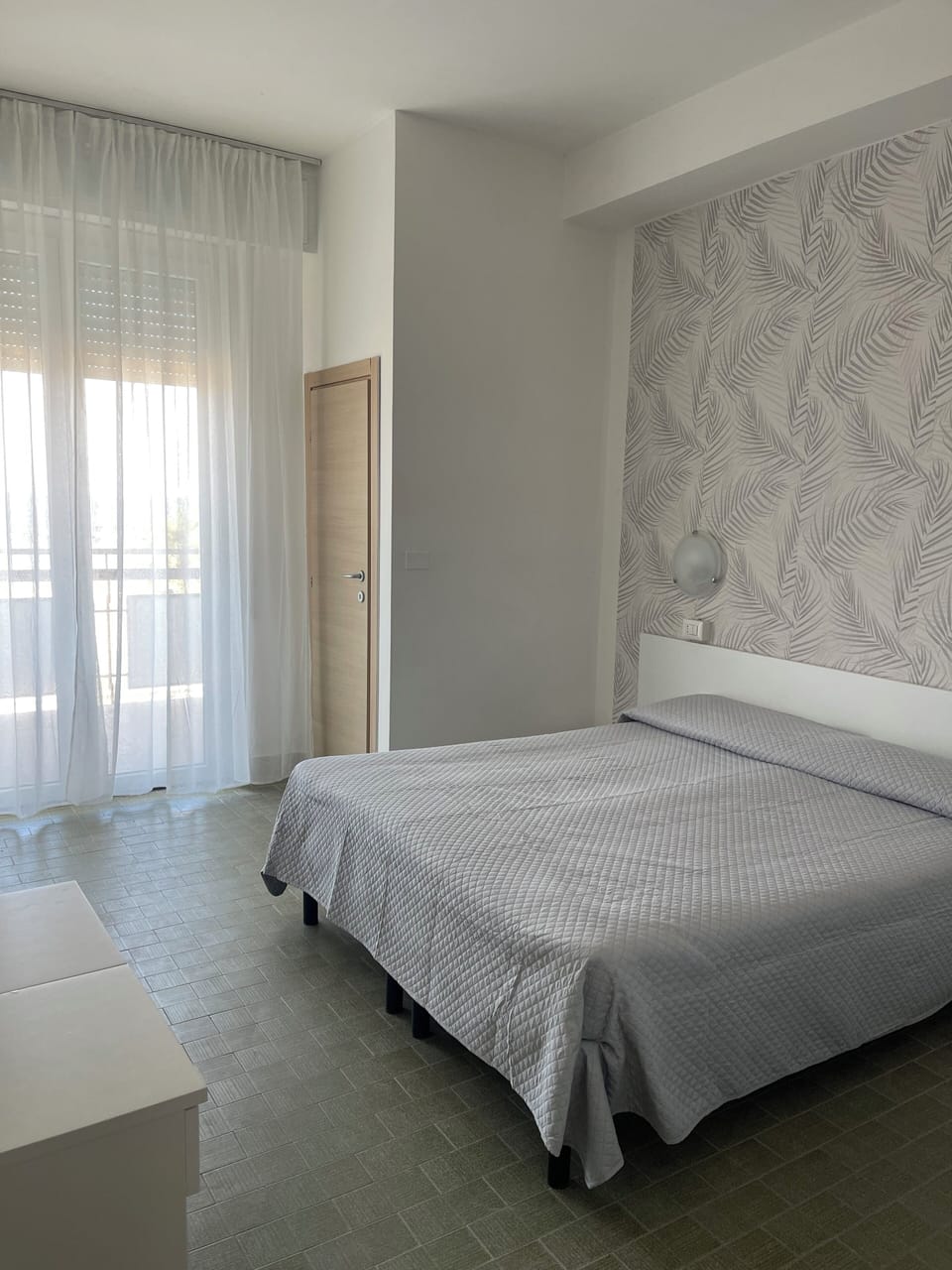 In-room safe, blackout drapes, free WiFi