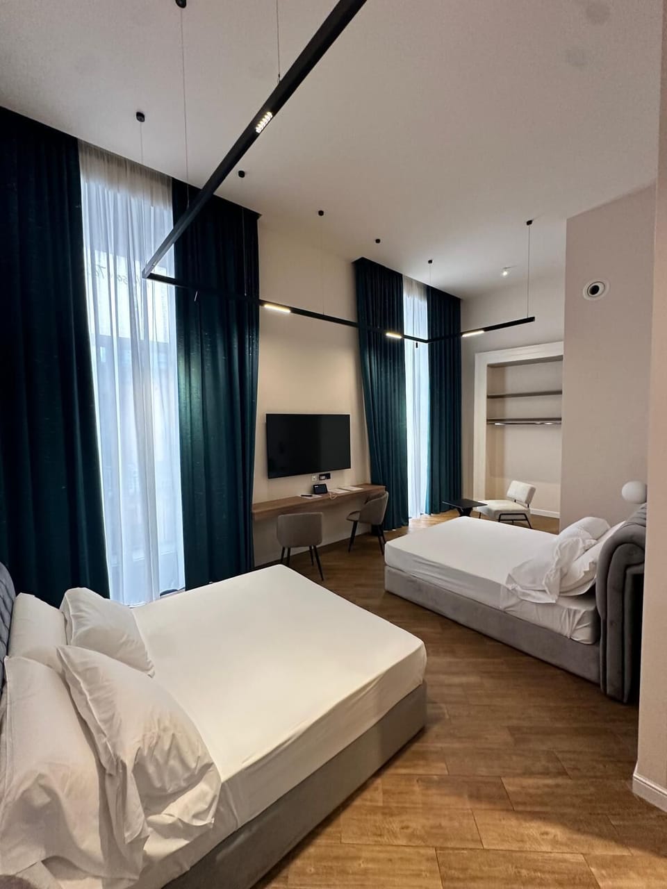 Executive Quadruple Room | Desk, soundproofing, free WiFi