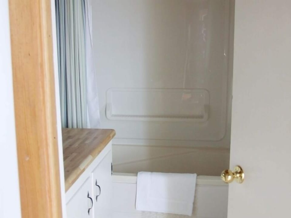 Cottage, 3 Bedrooms, Beachside | Bathroom | Free toiletries, hair dryer, bathrobes, towels