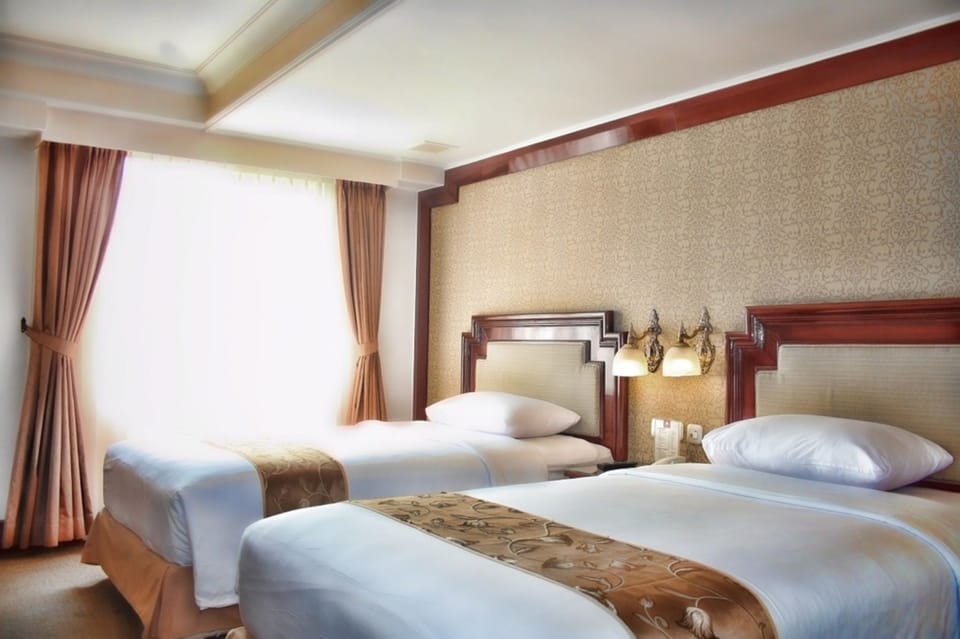 Executive Room, Smoking | Premium bedding, memory foam beds, minibar, in-room safe