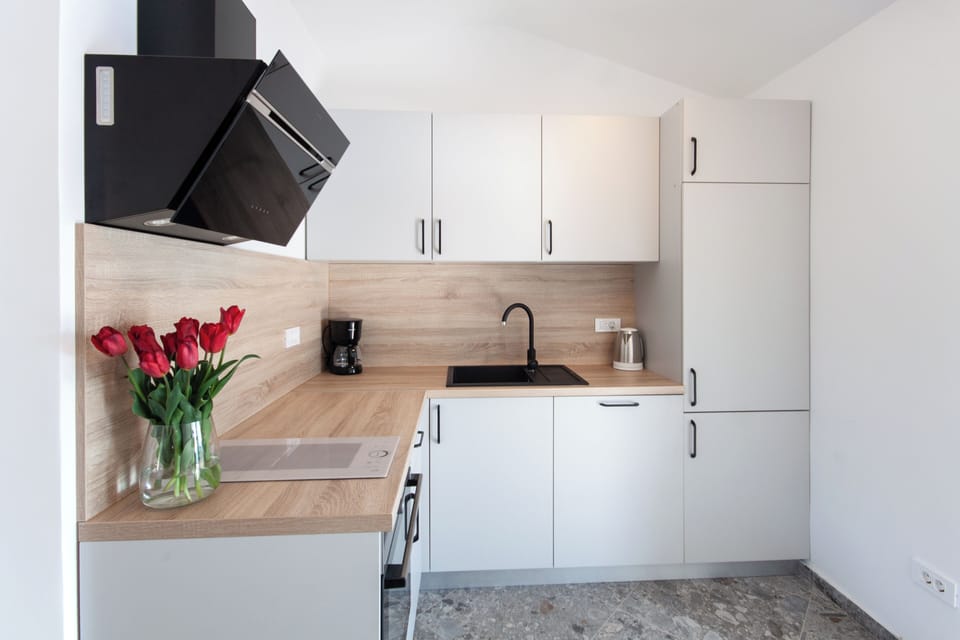 Deluxe Villa, Sea View | Private kitchen | Full-size fridge, microwave, oven, stovetop