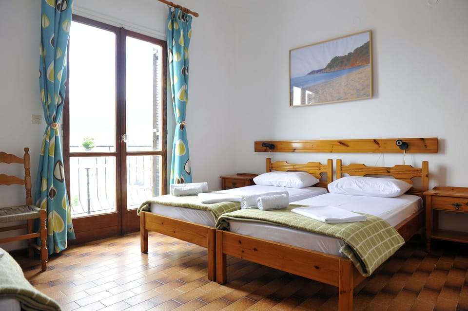 Triple Room | In-room safe, rollaway beds, free WiFi, bed sheets