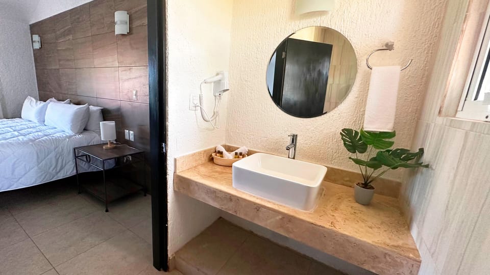 Honeymoon Room | Bathroom | Shower, free toiletries, towels