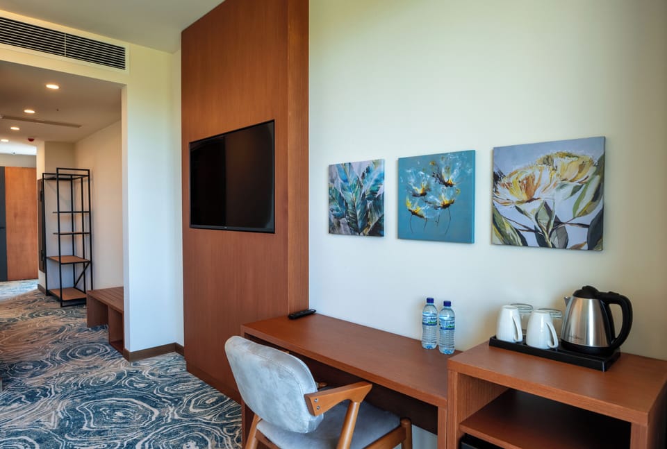Suite, Sea View | Premium bedding, minibar, in-room safe, individually decorated