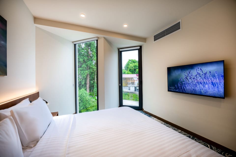 Suite, Sea View | Premium bedding, minibar, in-room safe, individually decorated