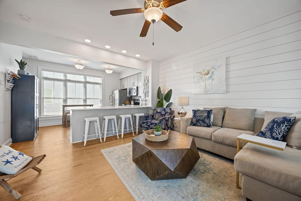 Condo, 3 Bedrooms | Living area | Smart TV