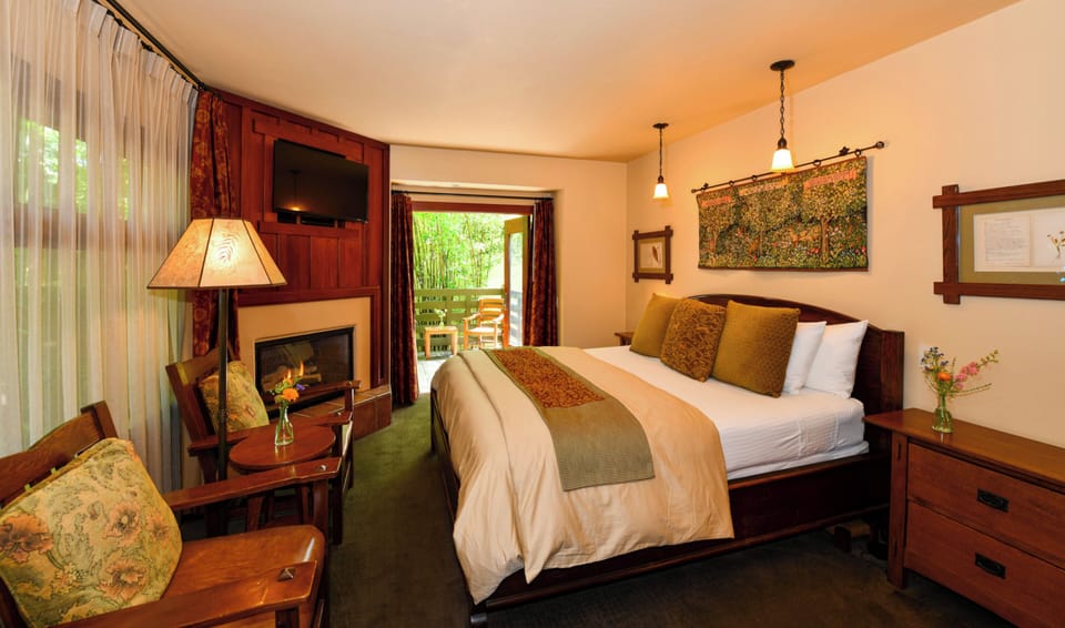 02 Deluxe king with fireplace | Premium bedding, down comforters, pillowtop beds, individually decorated