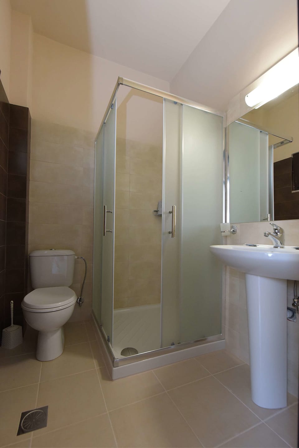 Superior Room, 1 Bedroom | Bathroom | Shower, hair dryer, towels, soap