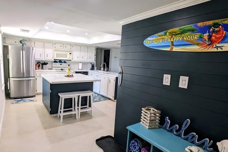 Condo, Multiple Beds, Balcony, Ocean View (Saida Tower 506) | Private kitchen | Fridge, microwave, oven, stovetop
