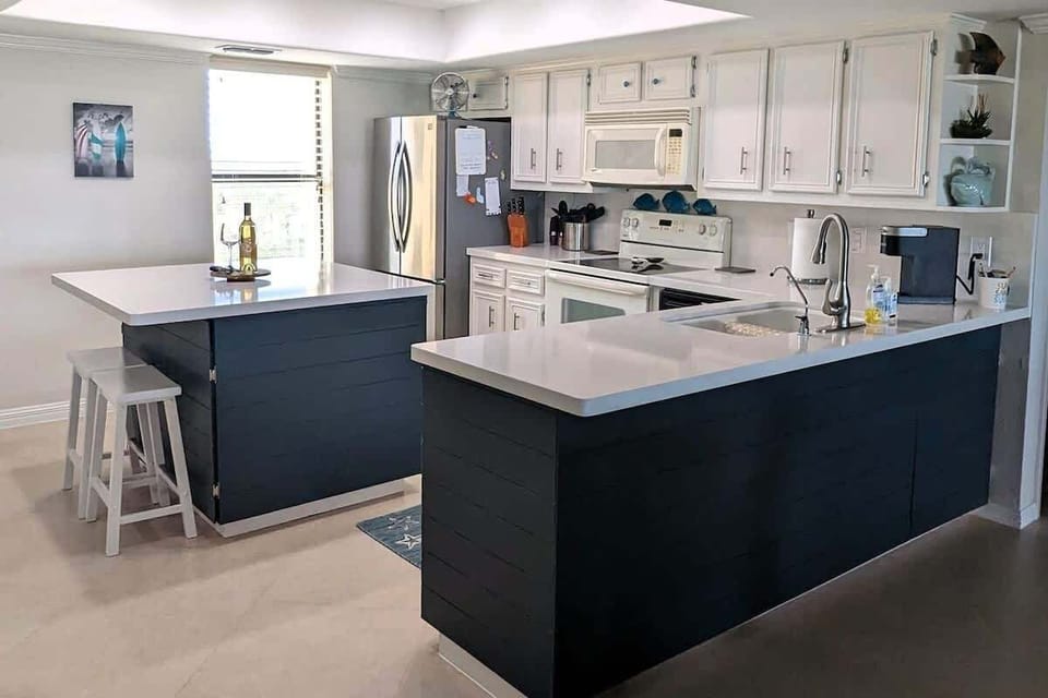 Condo, Multiple Beds, Balcony, Ocean View (Saida Tower 506) | Private kitchen | Fridge, microwave, oven, stovetop