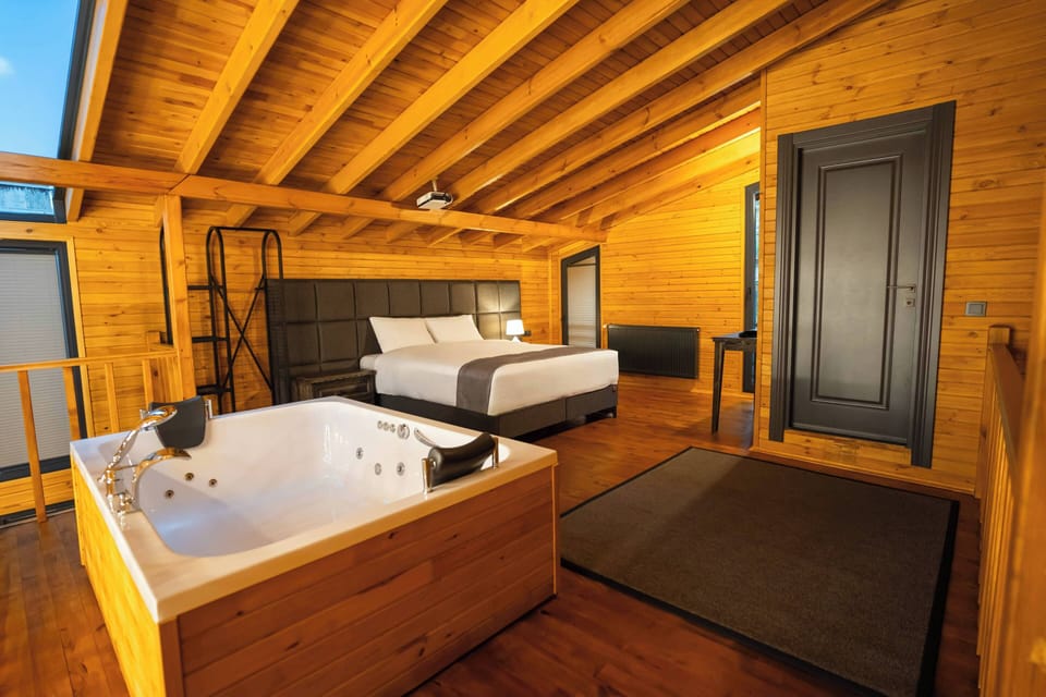 Elite Bungalow, 2 Bedrooms, Mountain View, Sea Facing | In-room safe, desk, laptop workspace, soundproofing