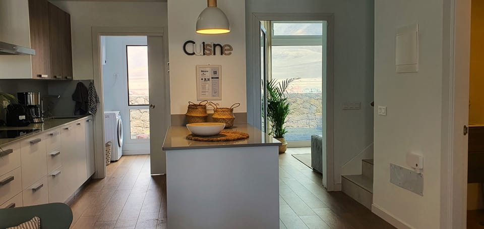 Deluxe House | Private kitchen | Oven, electric kettle, cleaning supplies