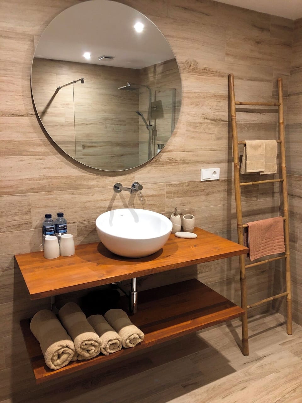 Deluxe Double or Twin Room, Garden View | Bathroom | Rainfall showerhead, free toiletries, hair dryer, towels