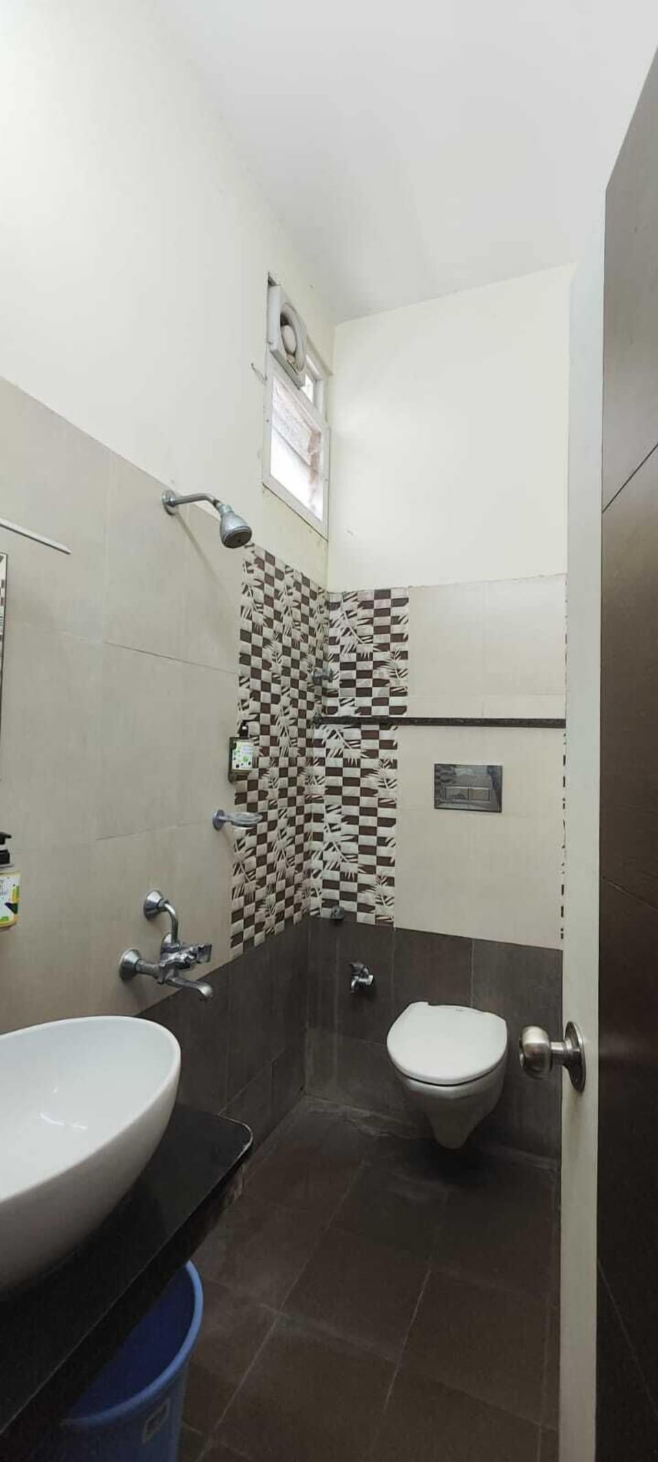 Deluxe Double Room | Bathroom | Free toiletries