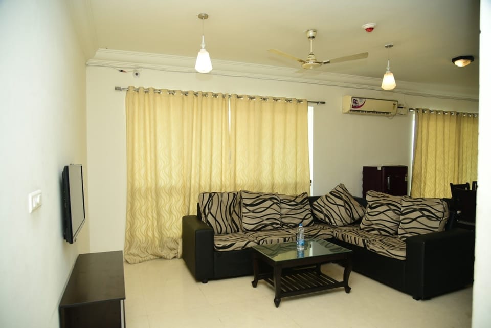 Deluxe Double Room, City View | Living area | 32-inch LED TV with digital channels