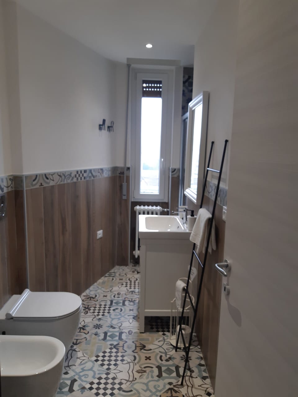 Apartment, City View | Bathroom | Shower, rainfall showerhead, hair dryer, bidet