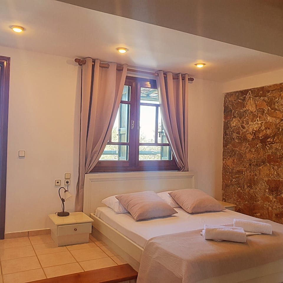 Premium bedding, memory foam beds, in-room safe, soundproofing