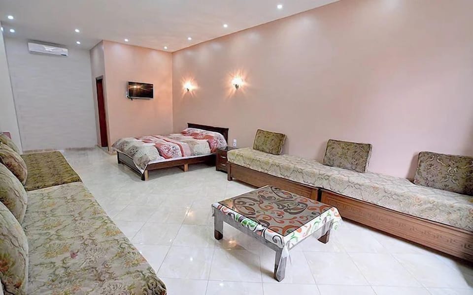 Junior Suite | 1 bedroom, blackout drapes, soundproofing, iron/ironing board