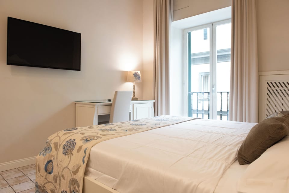 Superior Room | Hypo-allergenic bedding, minibar, in-room safe, desk