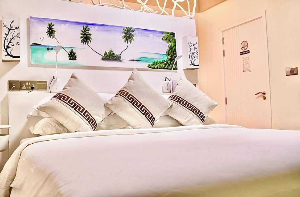 Deluxe Double Room, 1 Bedroom | Minibar, iron/ironing board, free WiFi