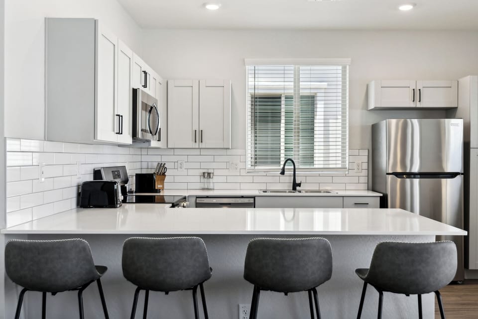 Deluxe House | Private kitchen | Coffee/tea maker, fridge, microwave, oven