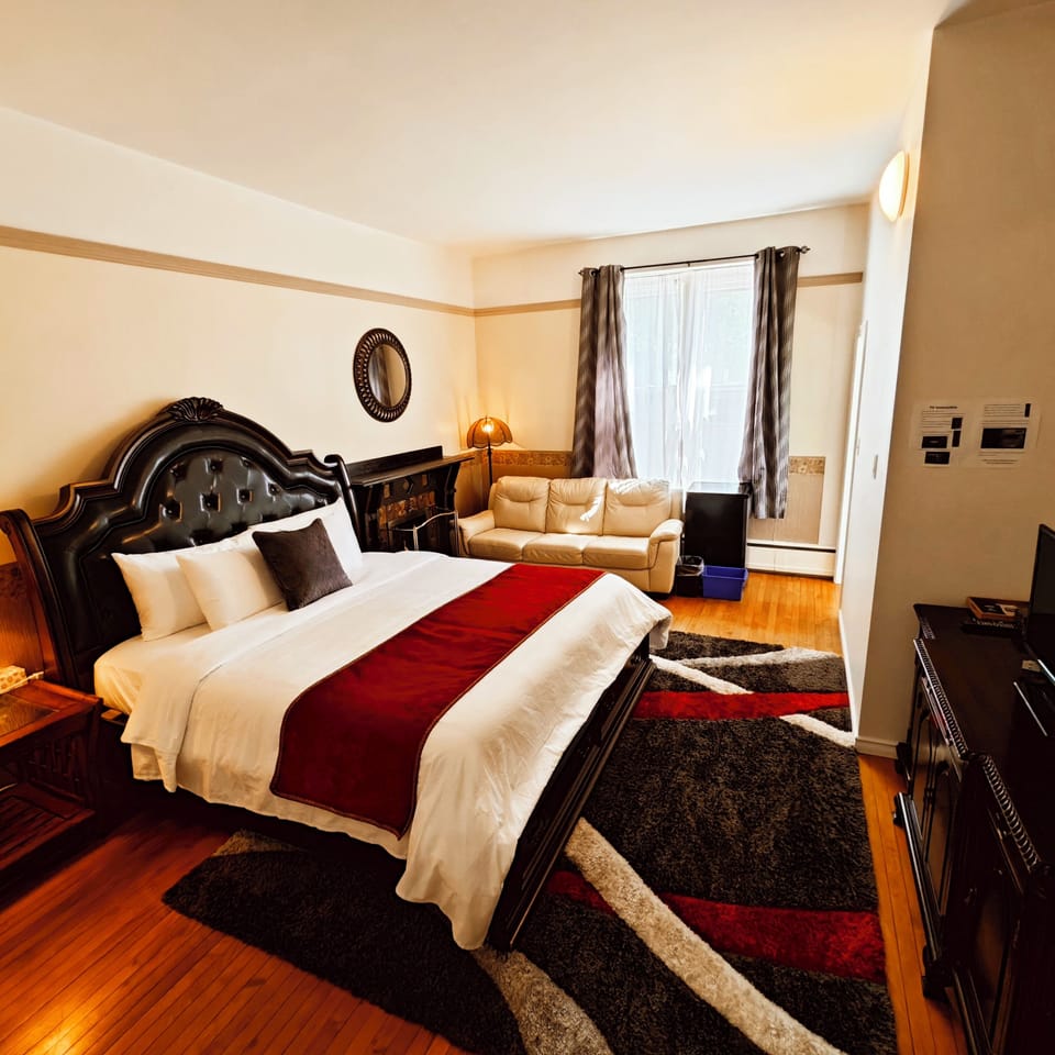 Classic Double Room, 1 King Bed, Ground Floor | Premium bedding, down comforters, individually decorated