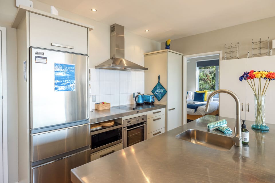 Comfort Apartment, Ocean View | Private kitchen | Full-size fridge, microwave, oven, stovetop