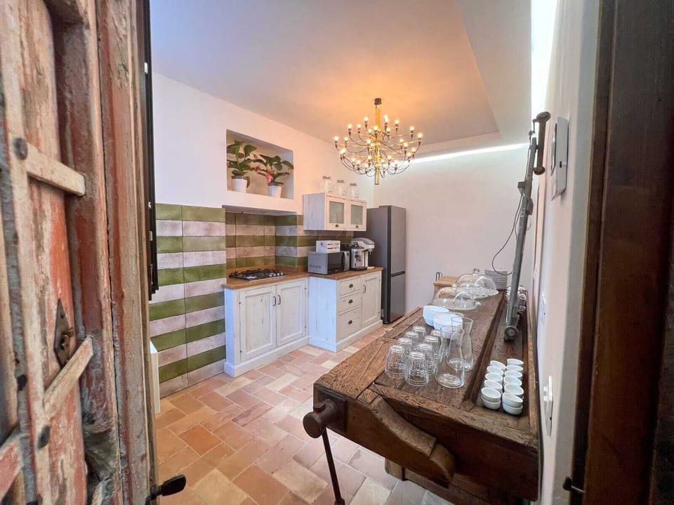 Standard Double Room, Private Bathroom | Private kitchen | Microwave, espresso maker, coffee/tea maker, electric kettle
