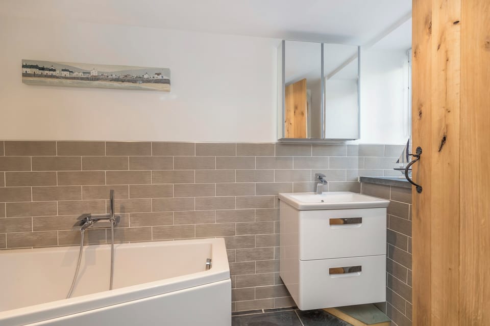 Awel y Môr - 3 Bedroom Cottage - Whitesands Cottage in Saint Davids