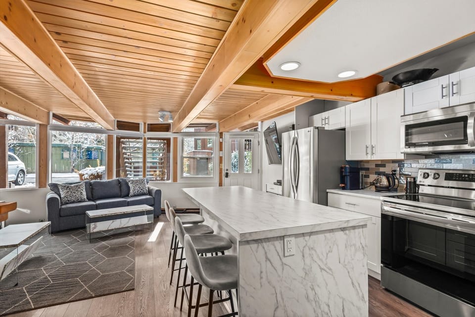 Condo, 3 Bedrooms | Private kitchen | Fridge, oven, coffee/tea maker, electric kettle