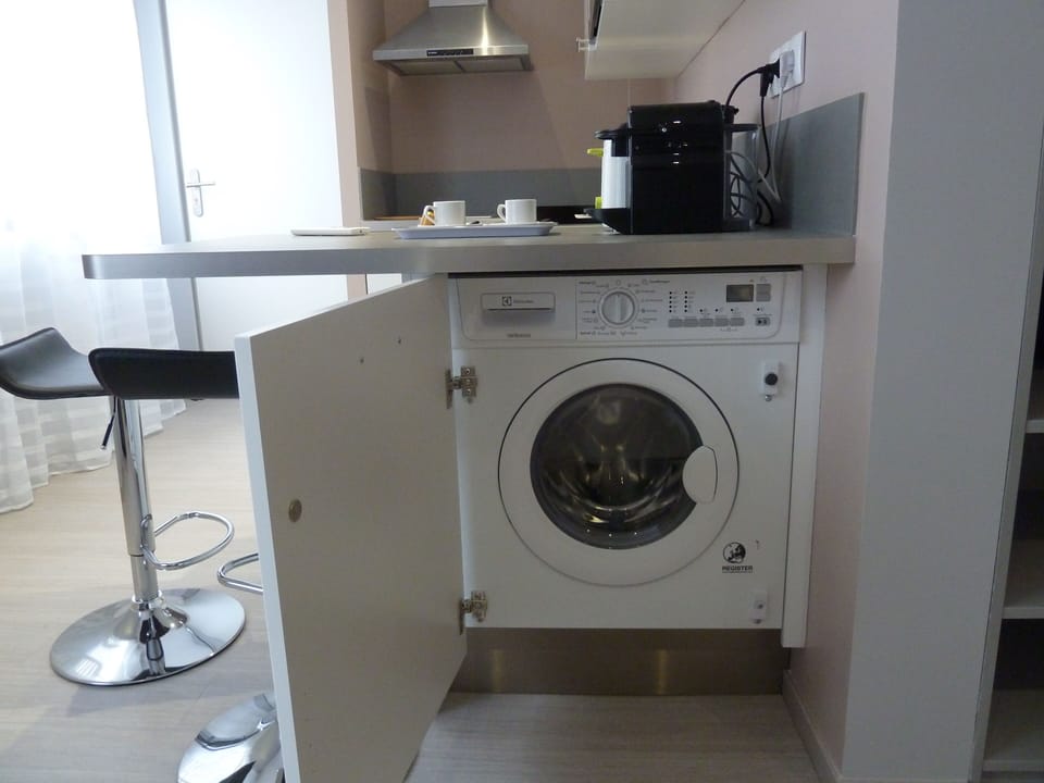 Business Studio, Non Smoking, City View | Premium bedding, pillowtop beds, in-room safe, soundproofing
