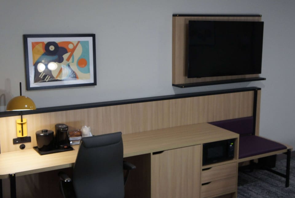 Premium bedding, iron/ironing board, free WiFi, bed sheets