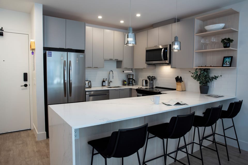 Condo | Private kitchen | Coffee/tea maker, fridge, microwave, oven
